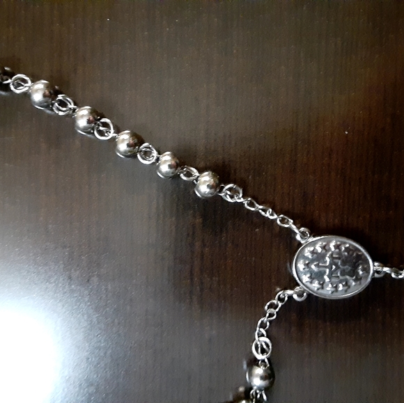 SILVER PLATED RELIGIOUS/FASHION ROSARY - Picture 2 of 4